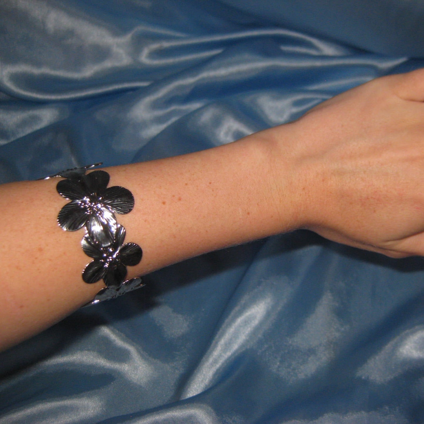 silver flower bangle arm cuff/bracelet