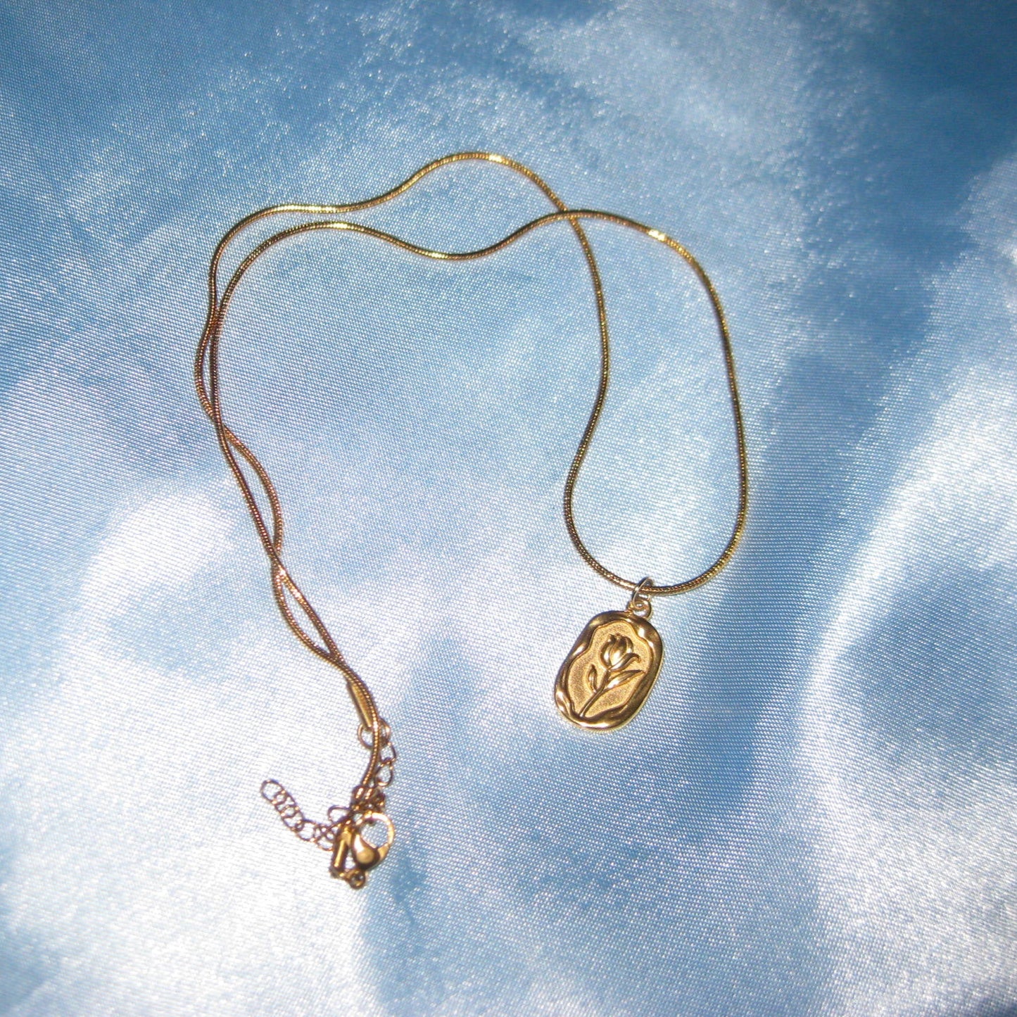 golden rose pendant necklace