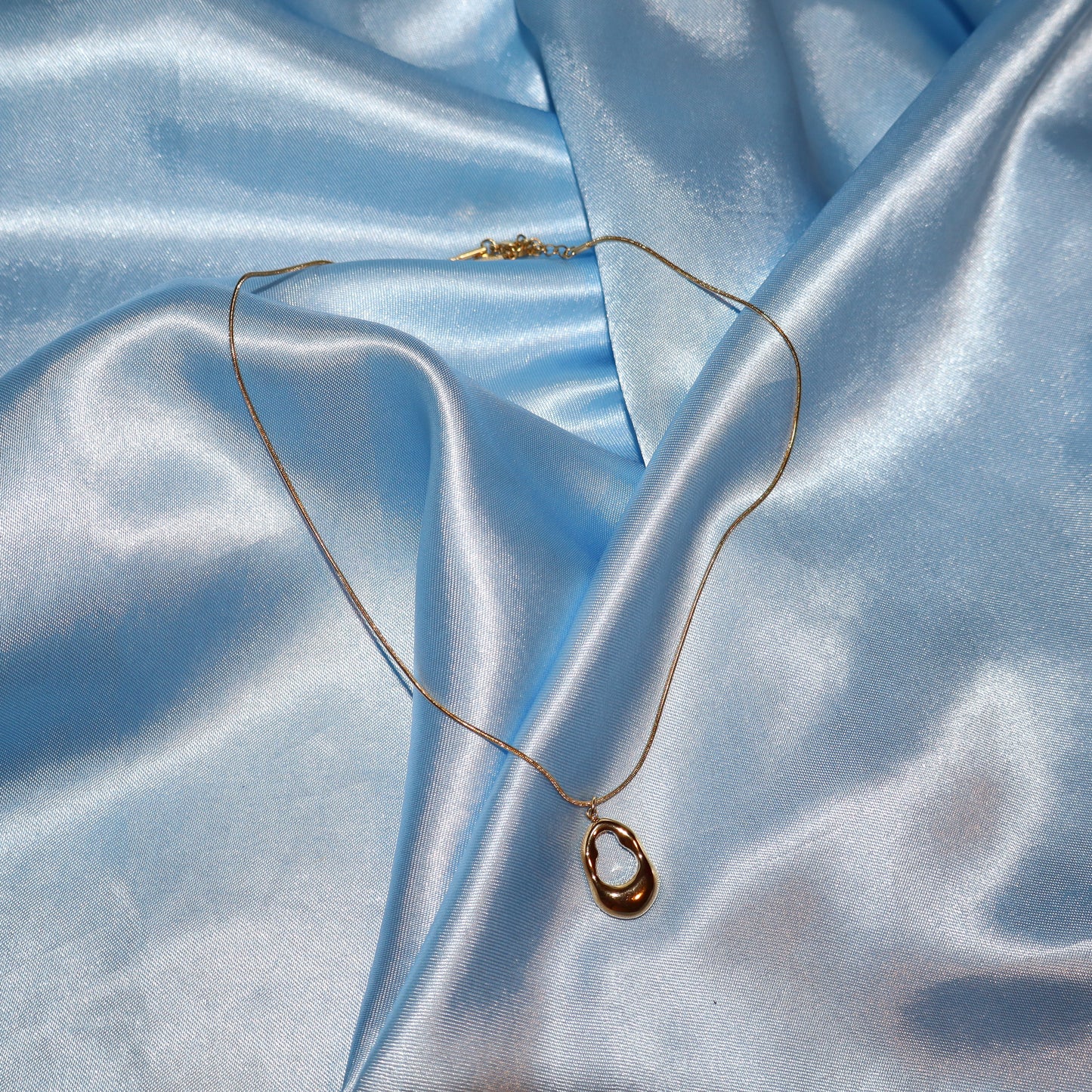 gold open oval necklace