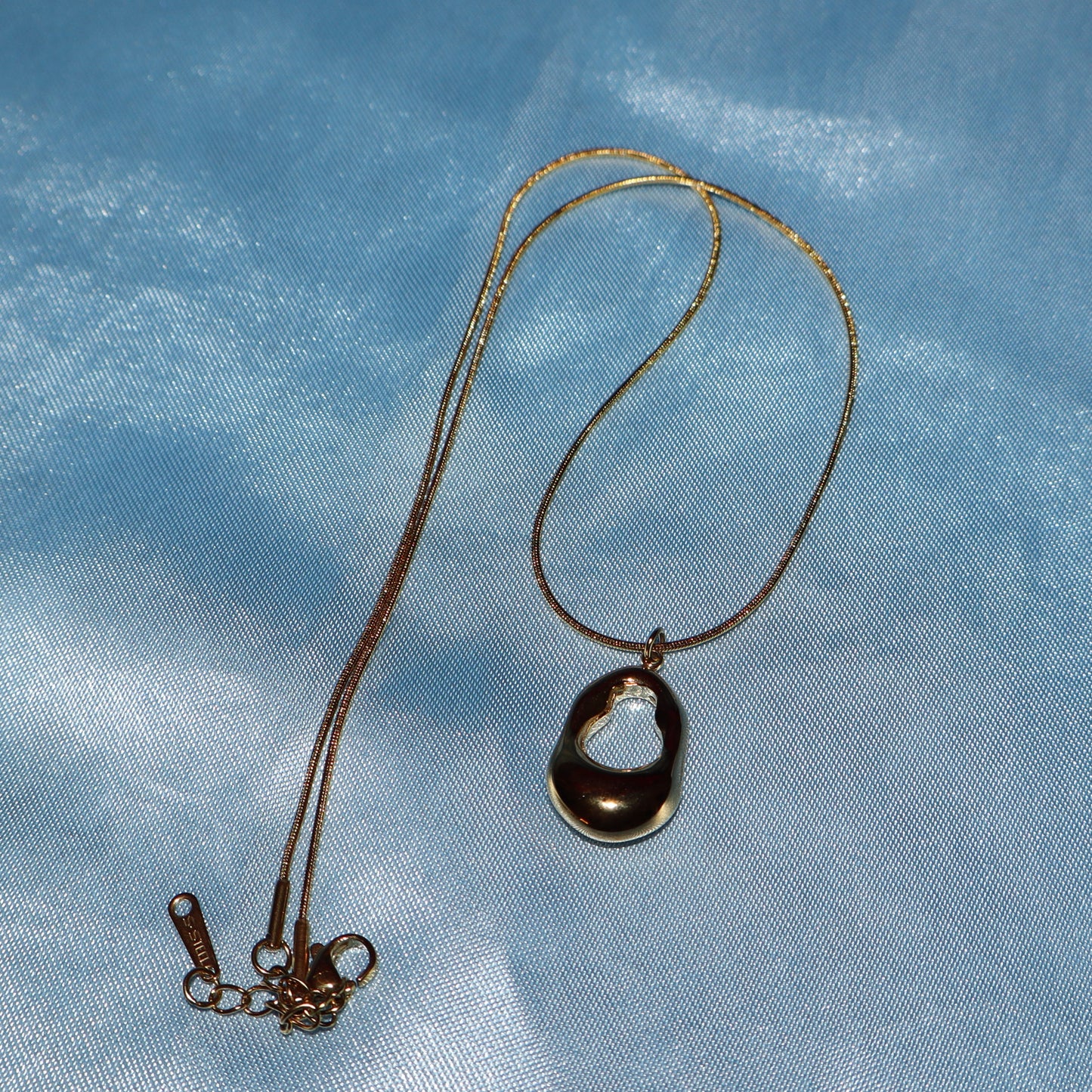 gold open oval necklace