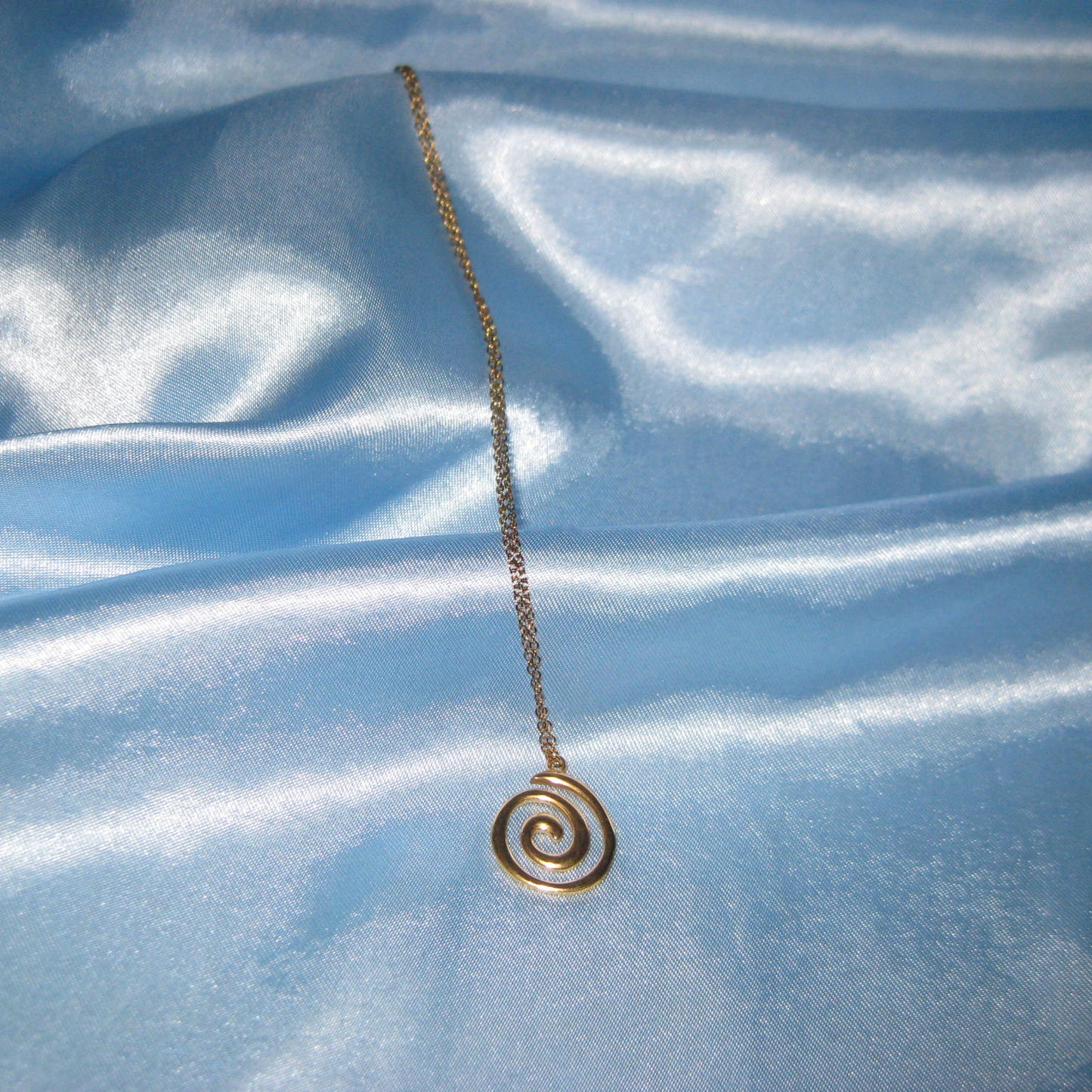 thin chain golden spiral necklace