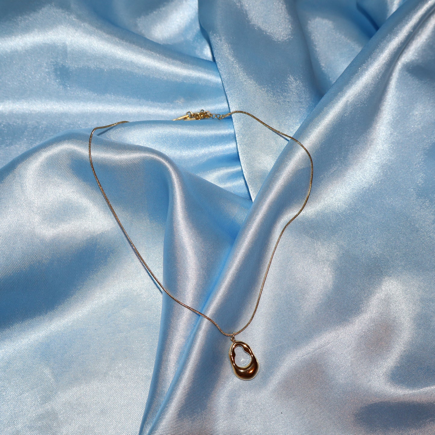 gold open oval necklace