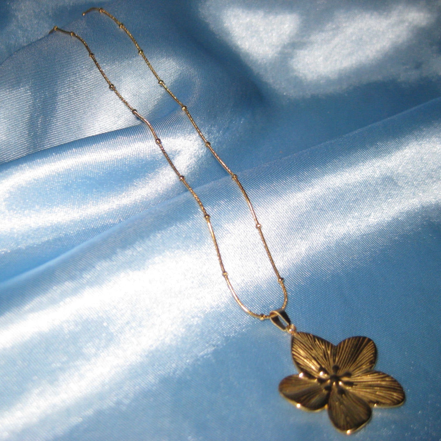 golden flower beaded chain necklace