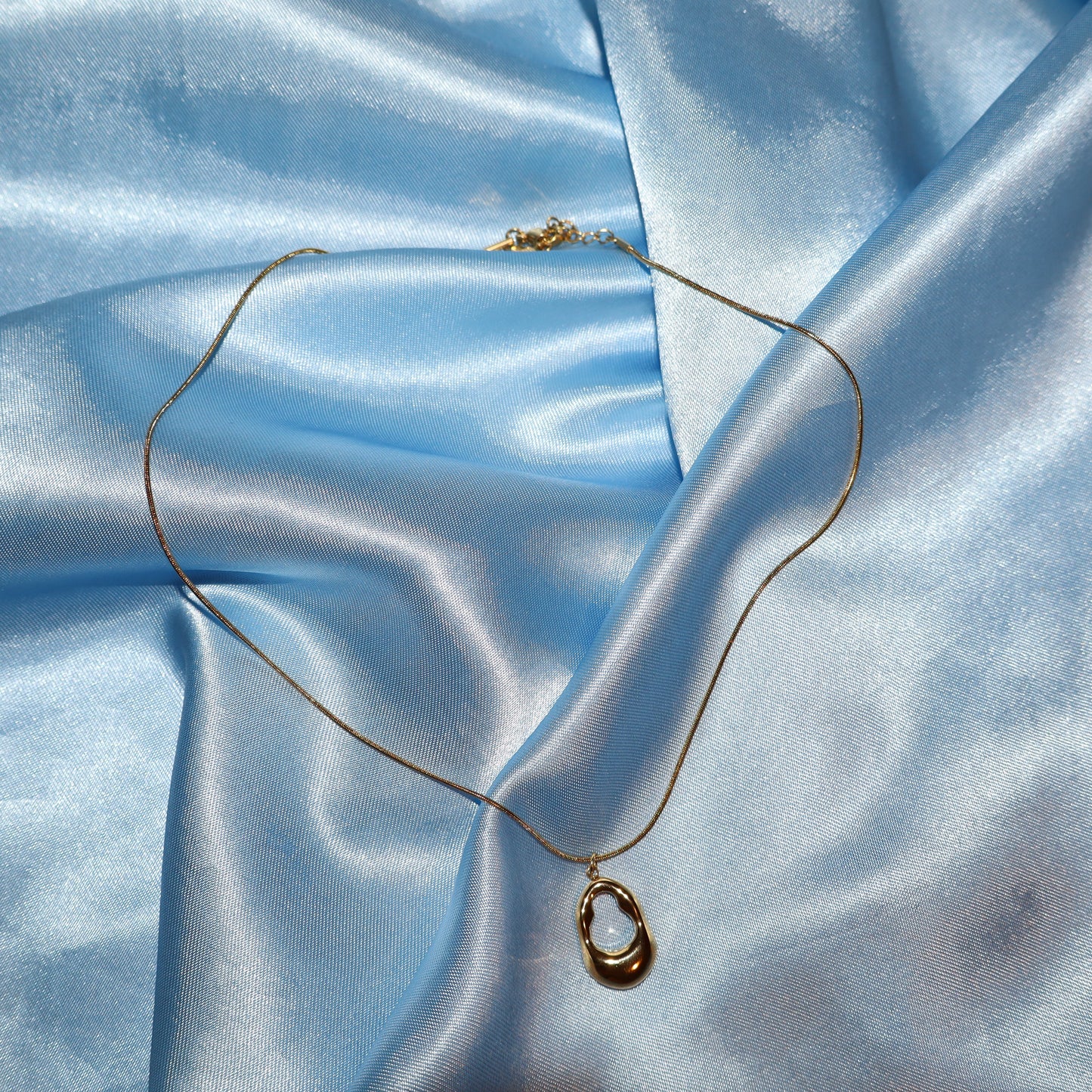 gold open oval necklace
