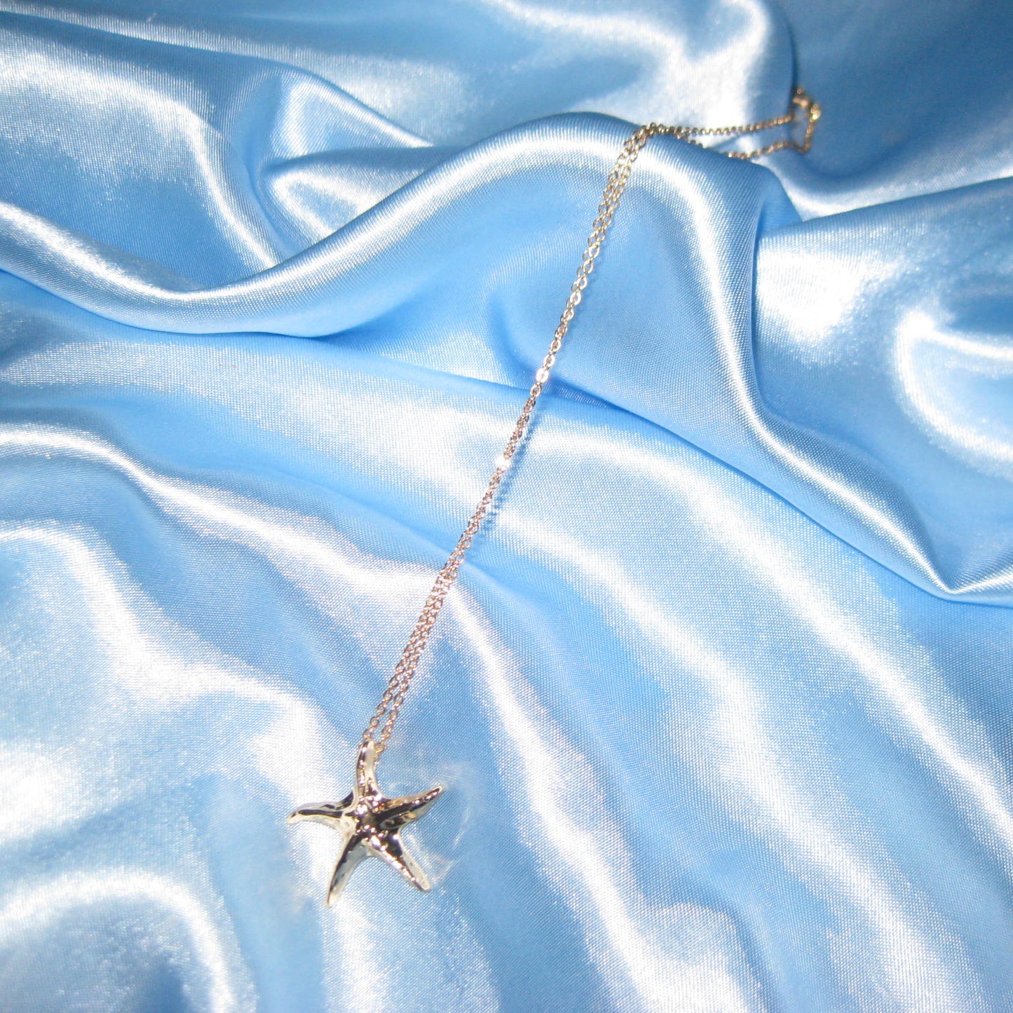 thin golden starfish necklace