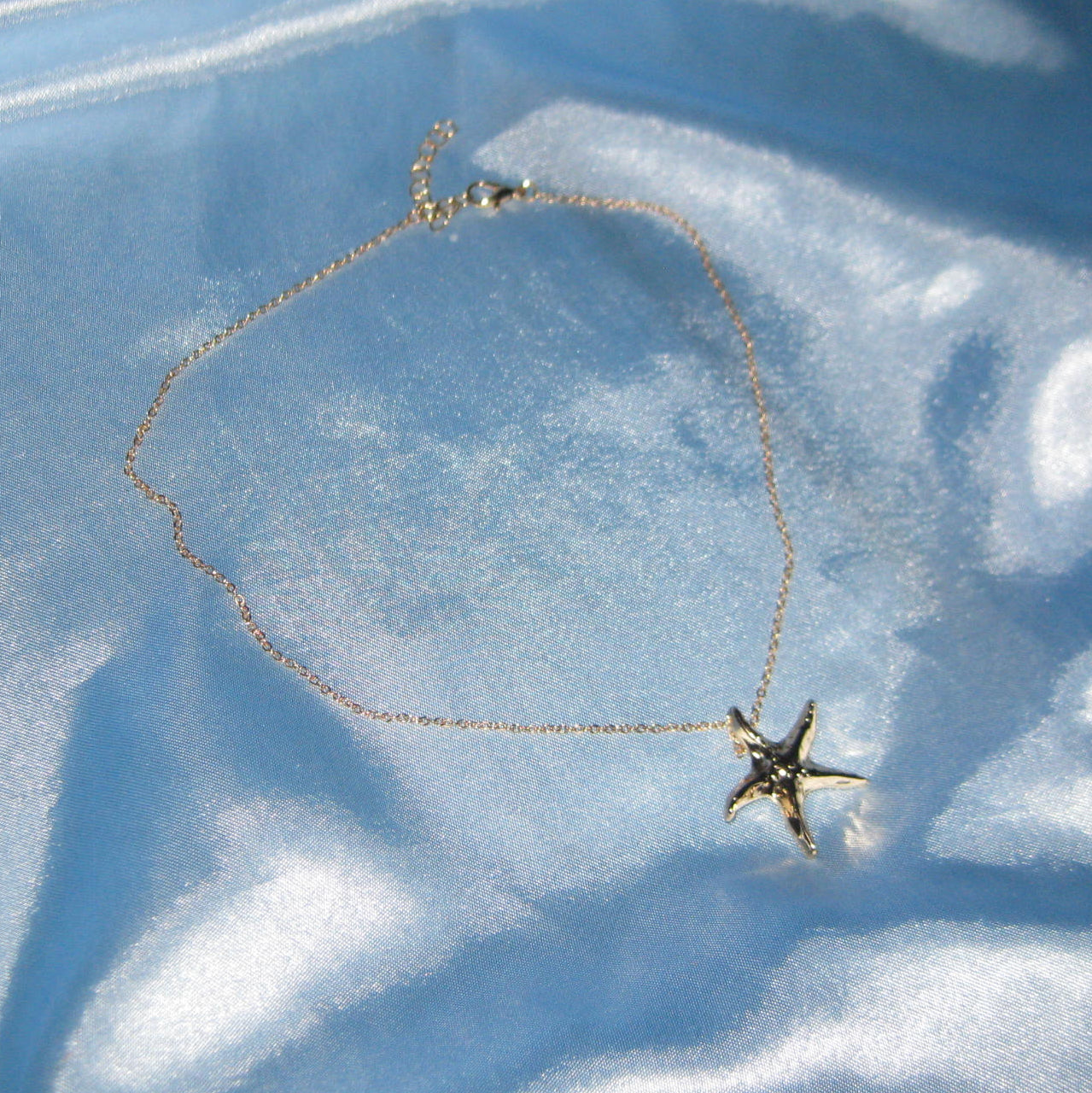 thin golden starfish necklace
