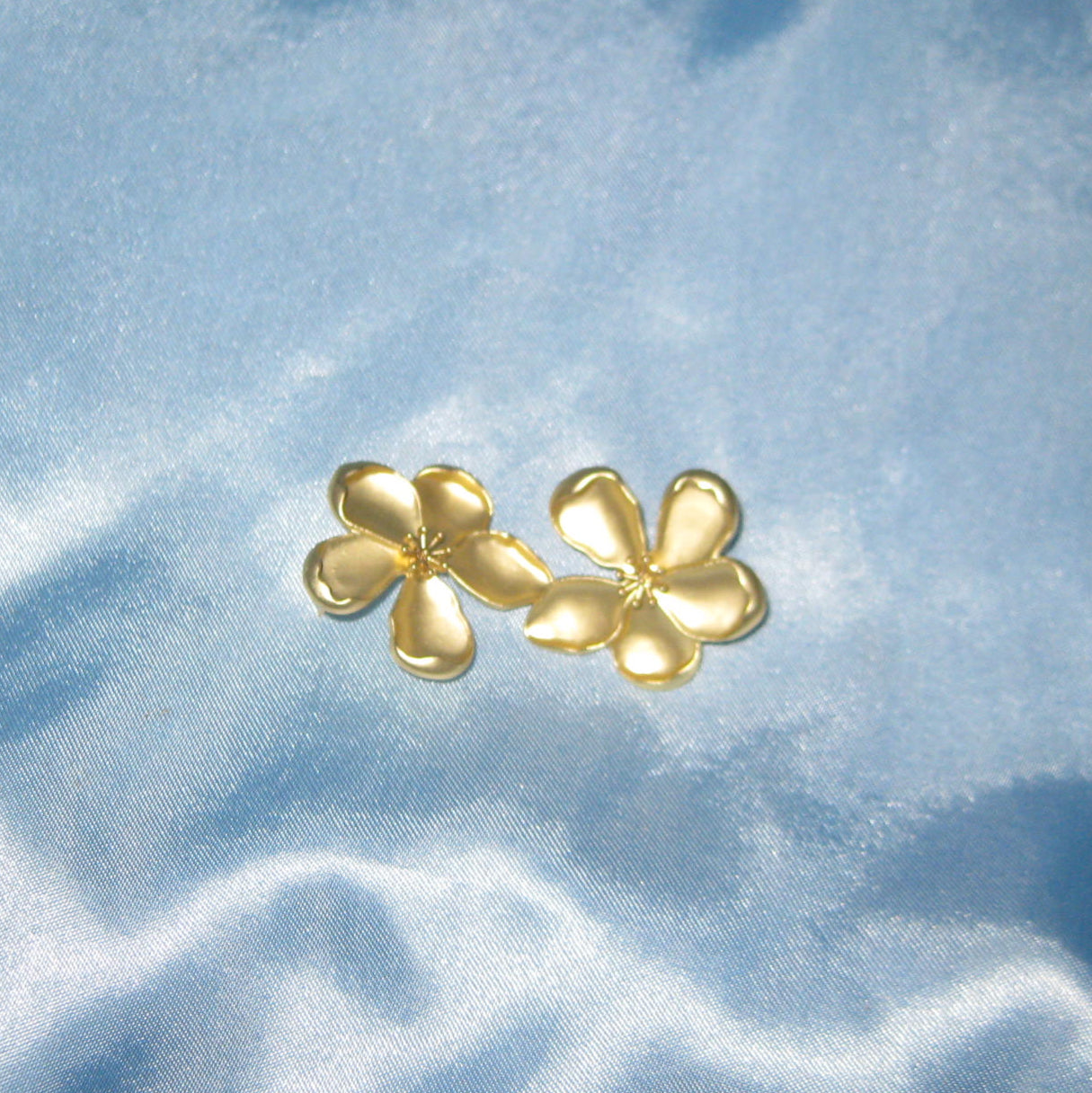 golden flower pedals earring set