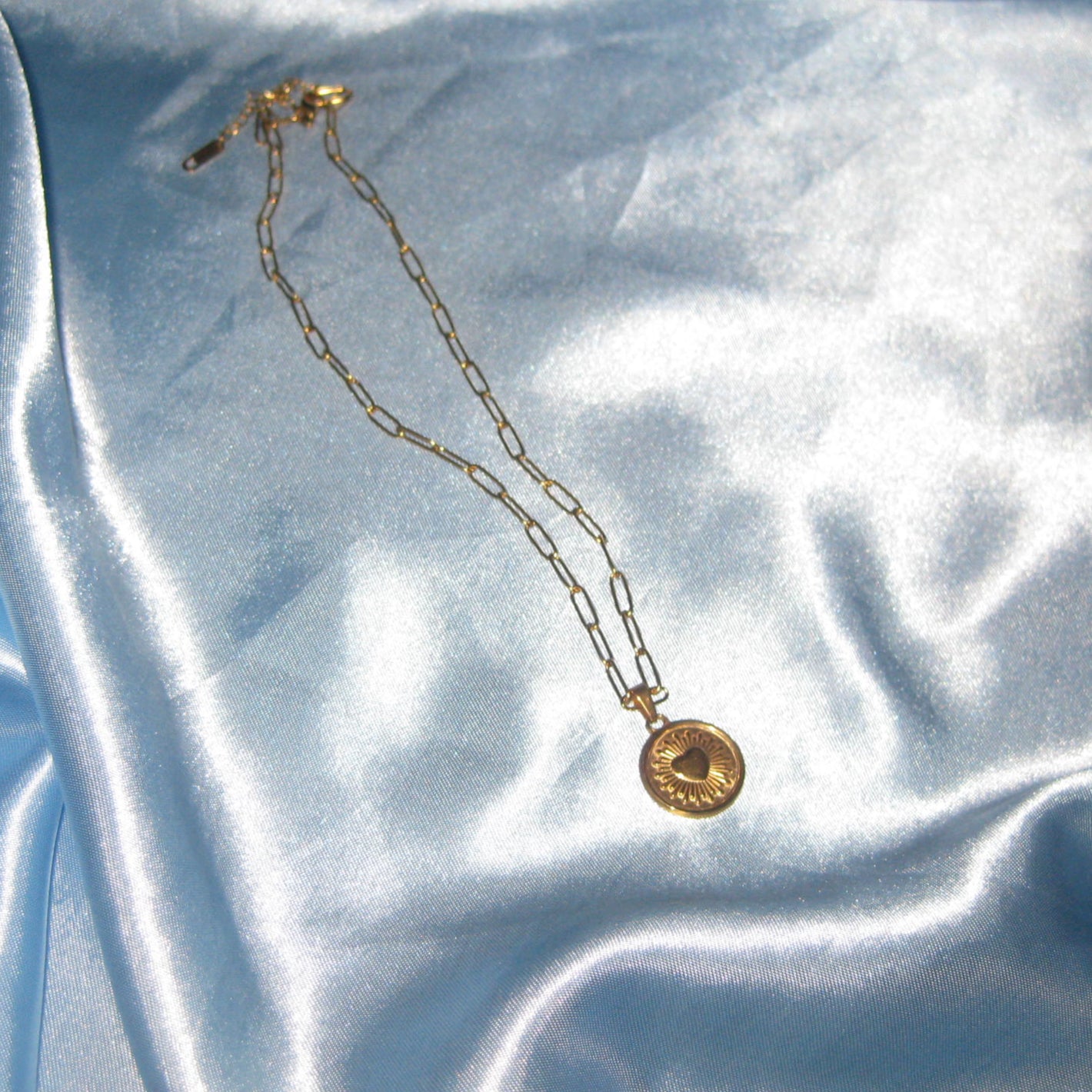 gold chainlink heart necklace