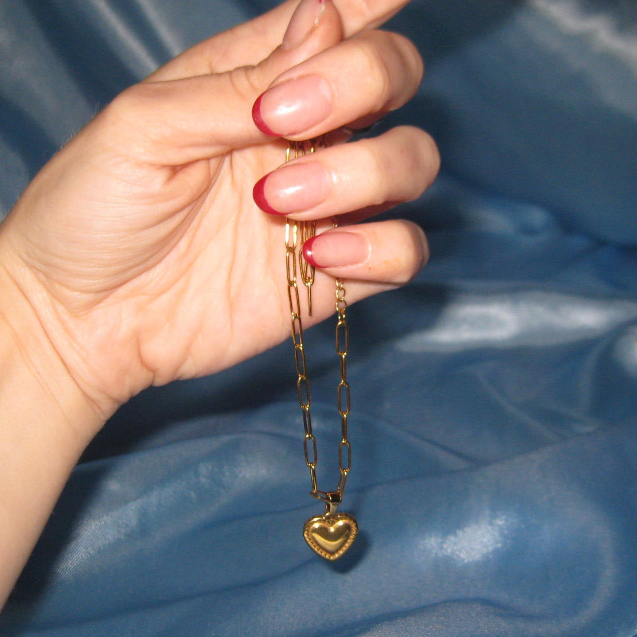 gold link chain heart pedent necklace