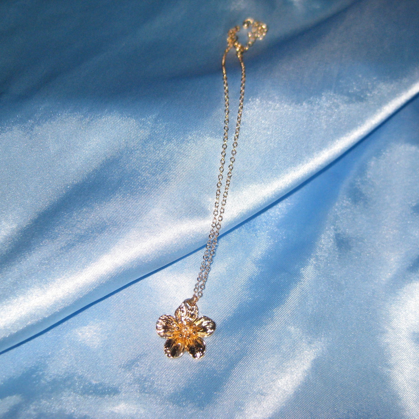 thick golden flower necklace