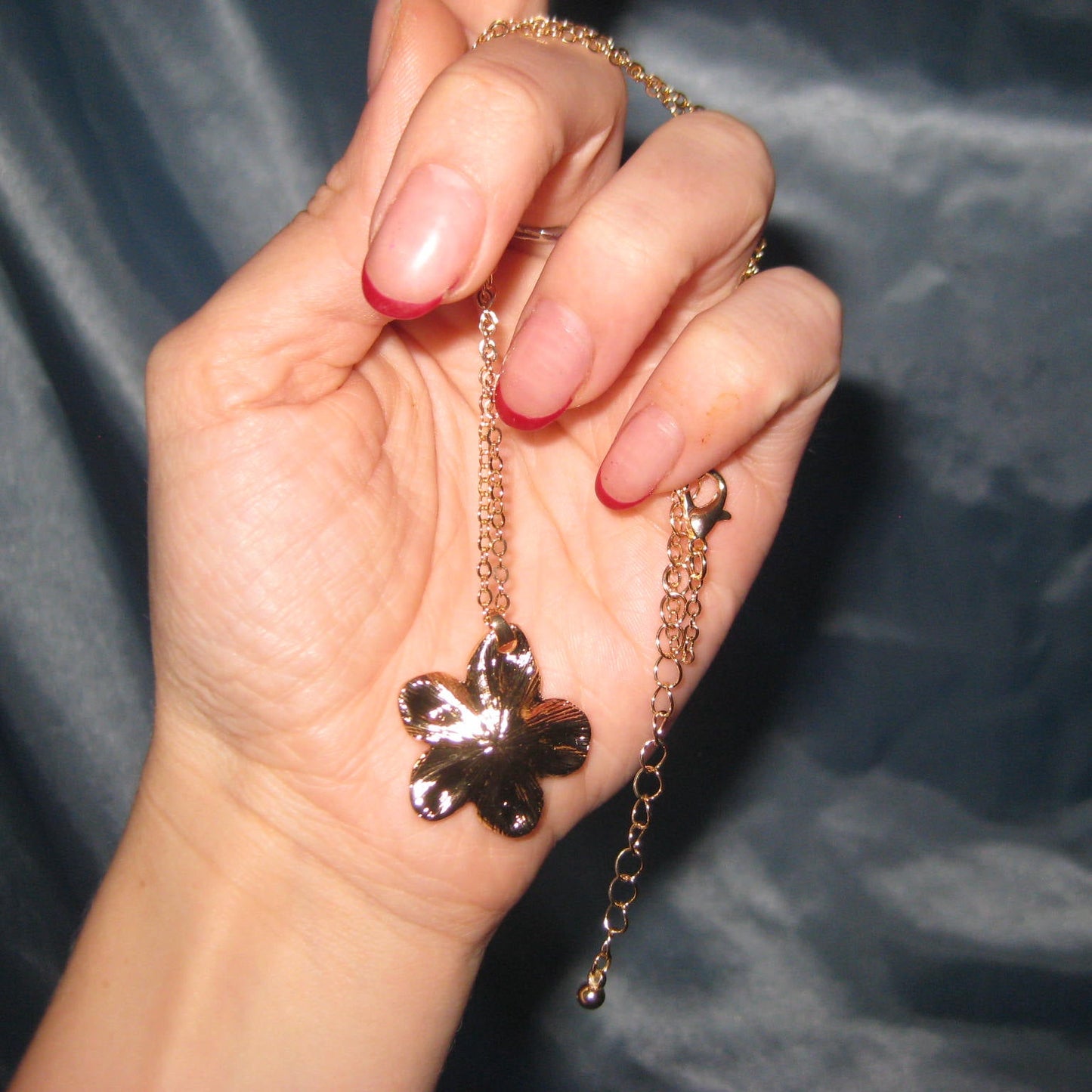 thick golden flower necklace