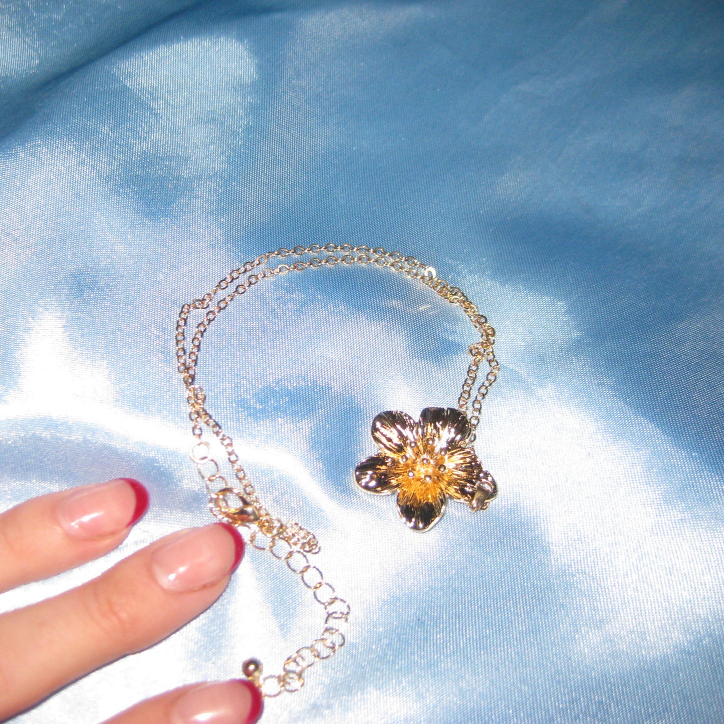 thick golden flower necklace