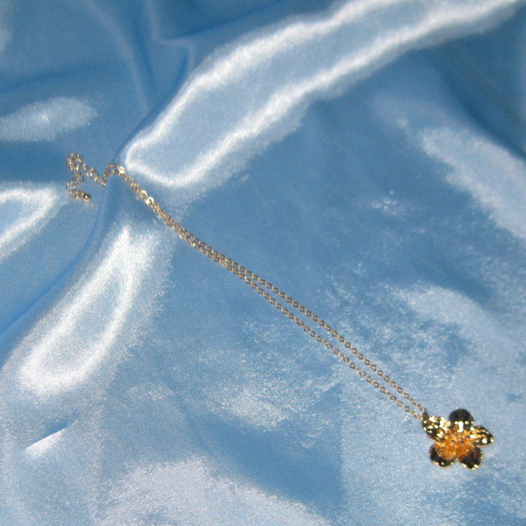 thick golden flower necklace