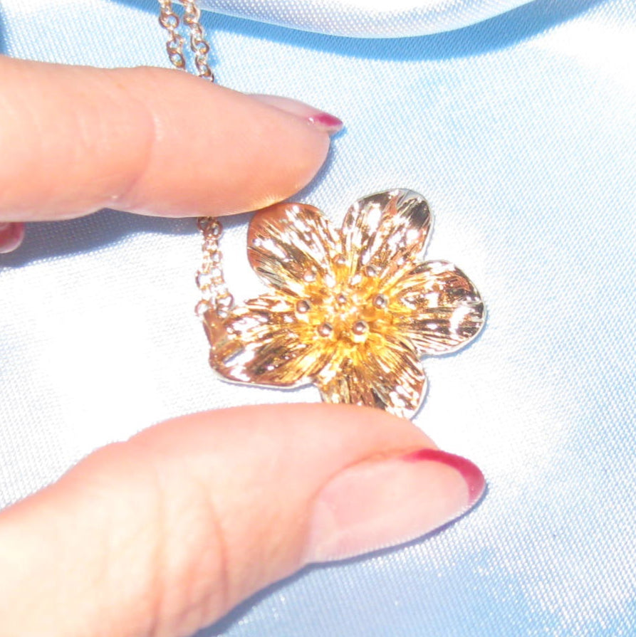 thick golden flower necklace