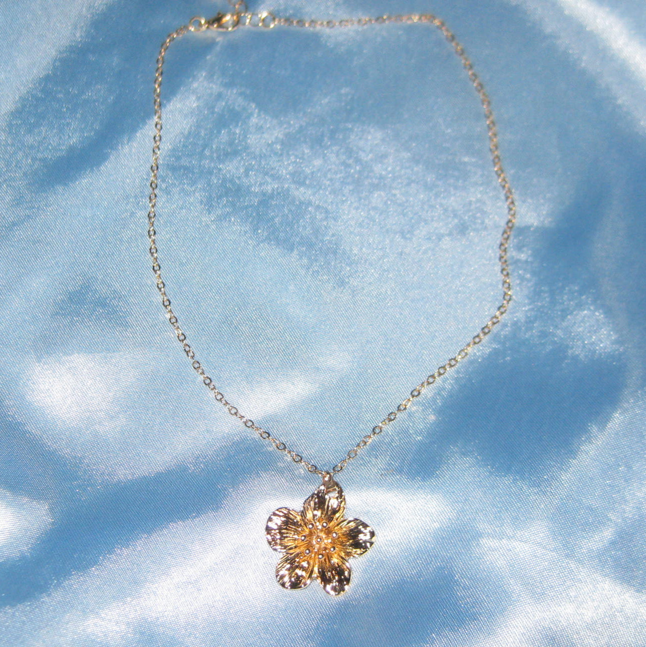 thick golden flower necklace