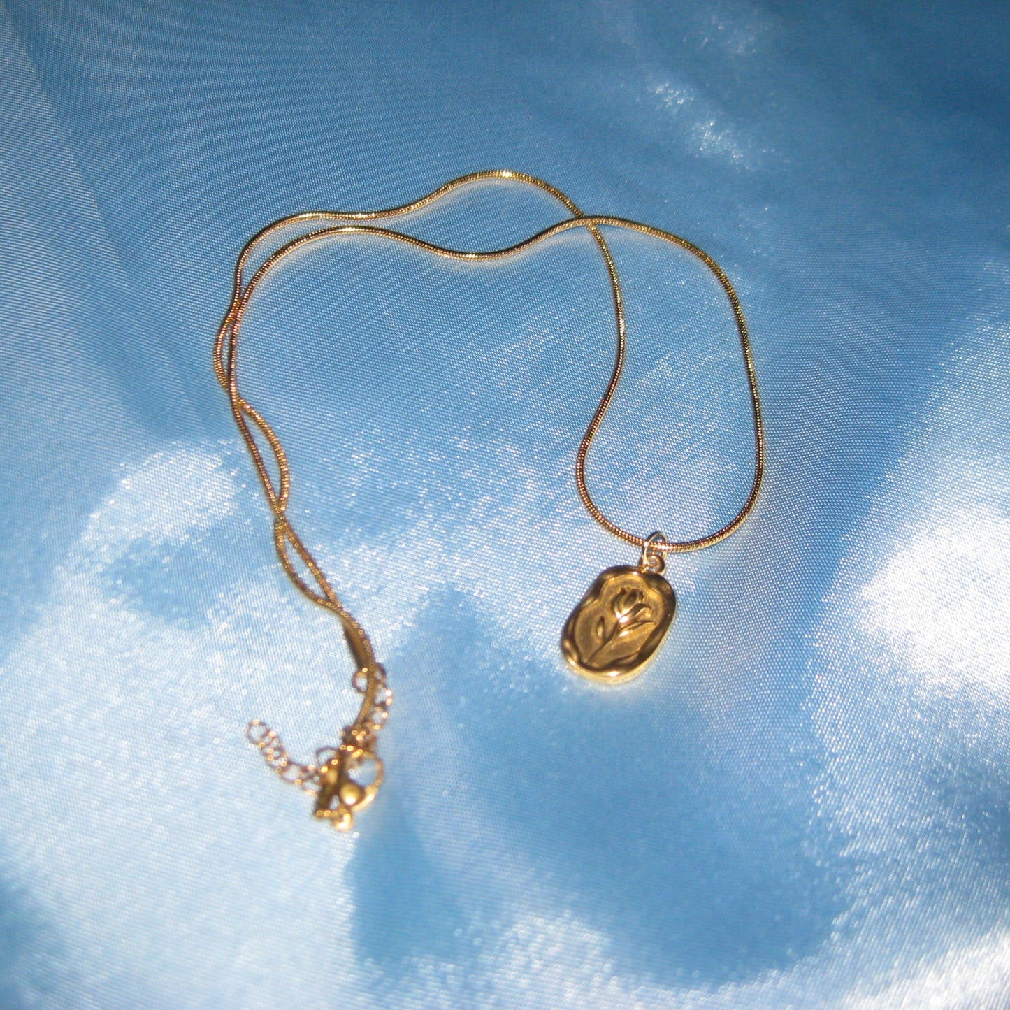 golden rose pendant necklace