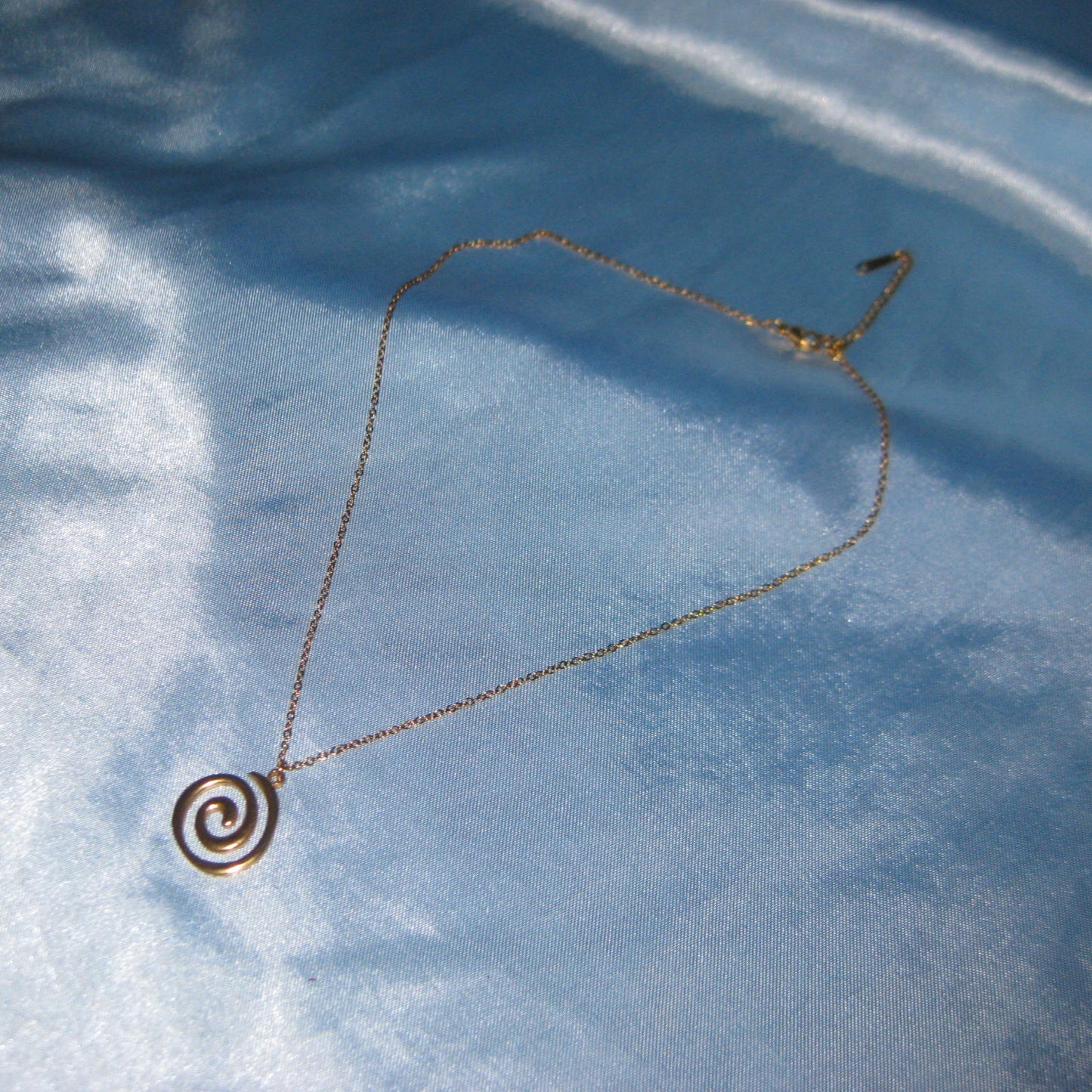 thin chain golden spiral necklace