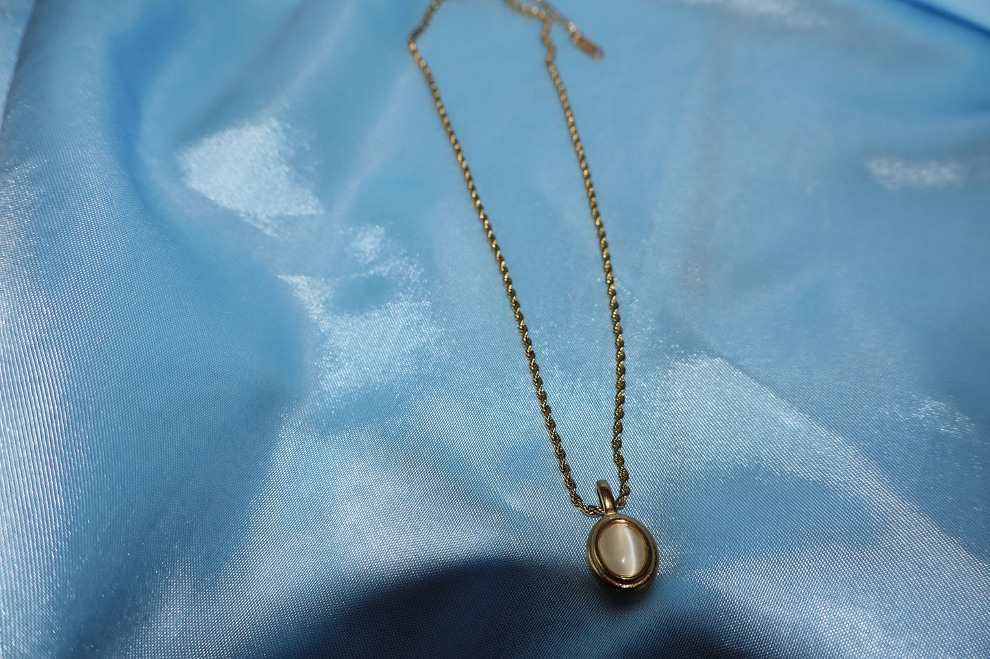 white stone pendant gold necklace