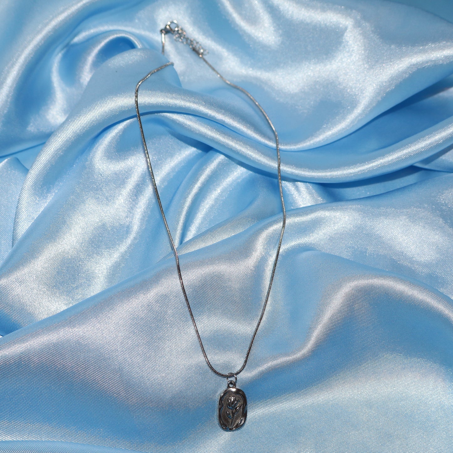 silver rose pendant necklace