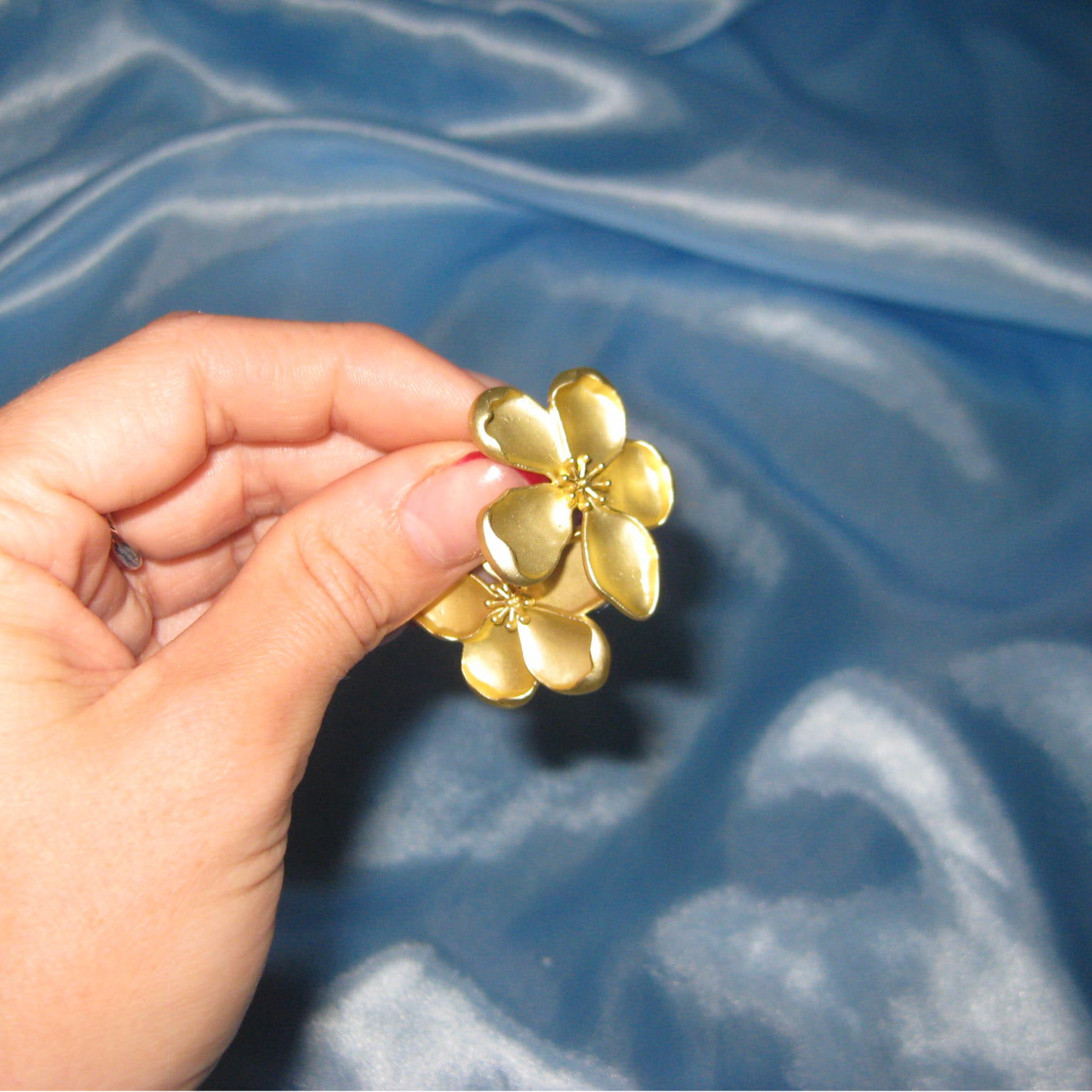 golden flower pedals earring set