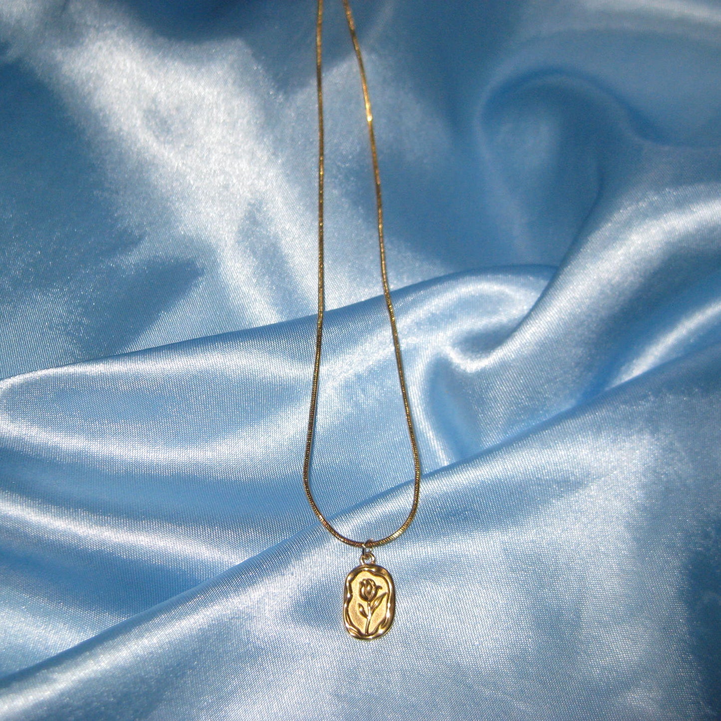 golden rose pendant necklace