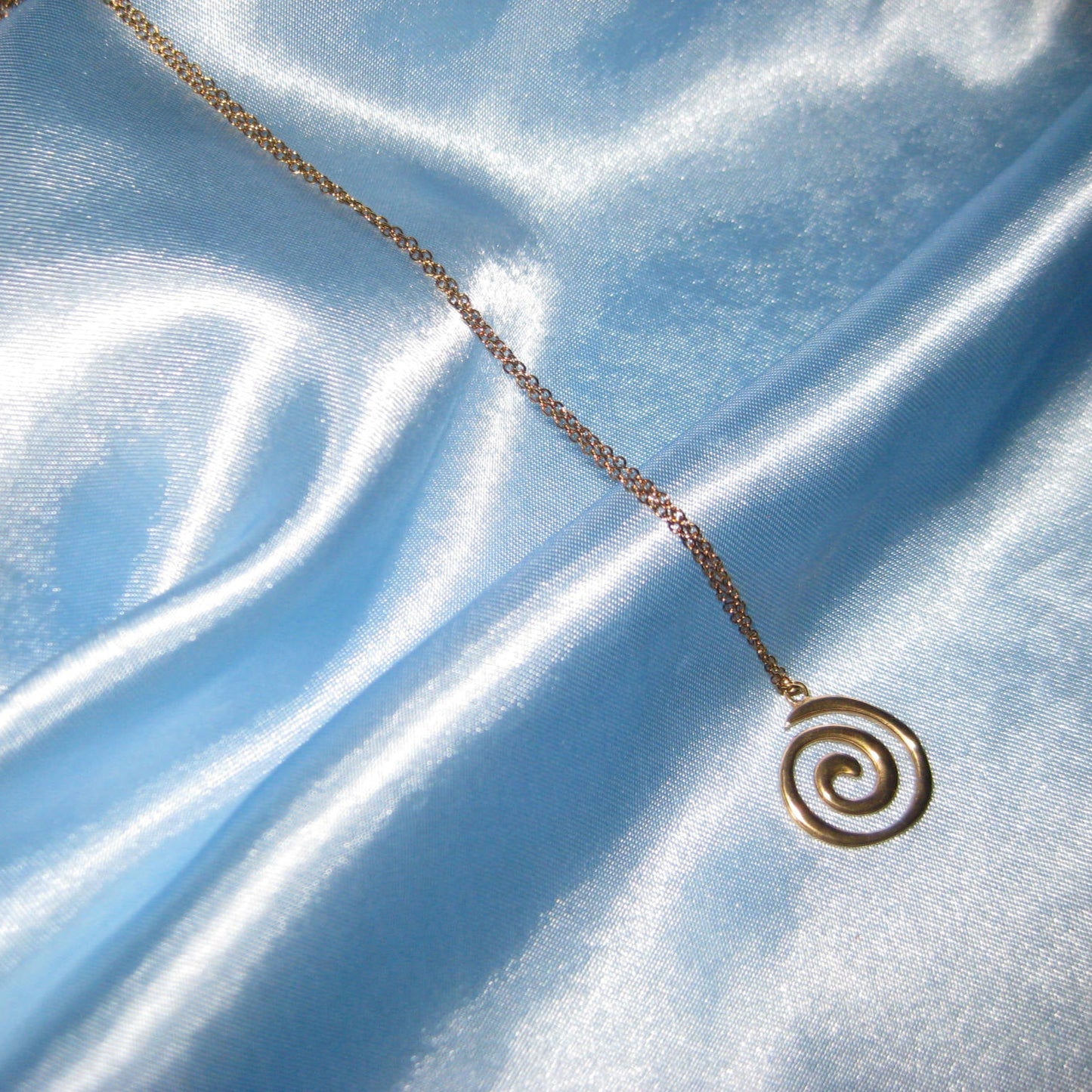 thin chain golden spiral necklace