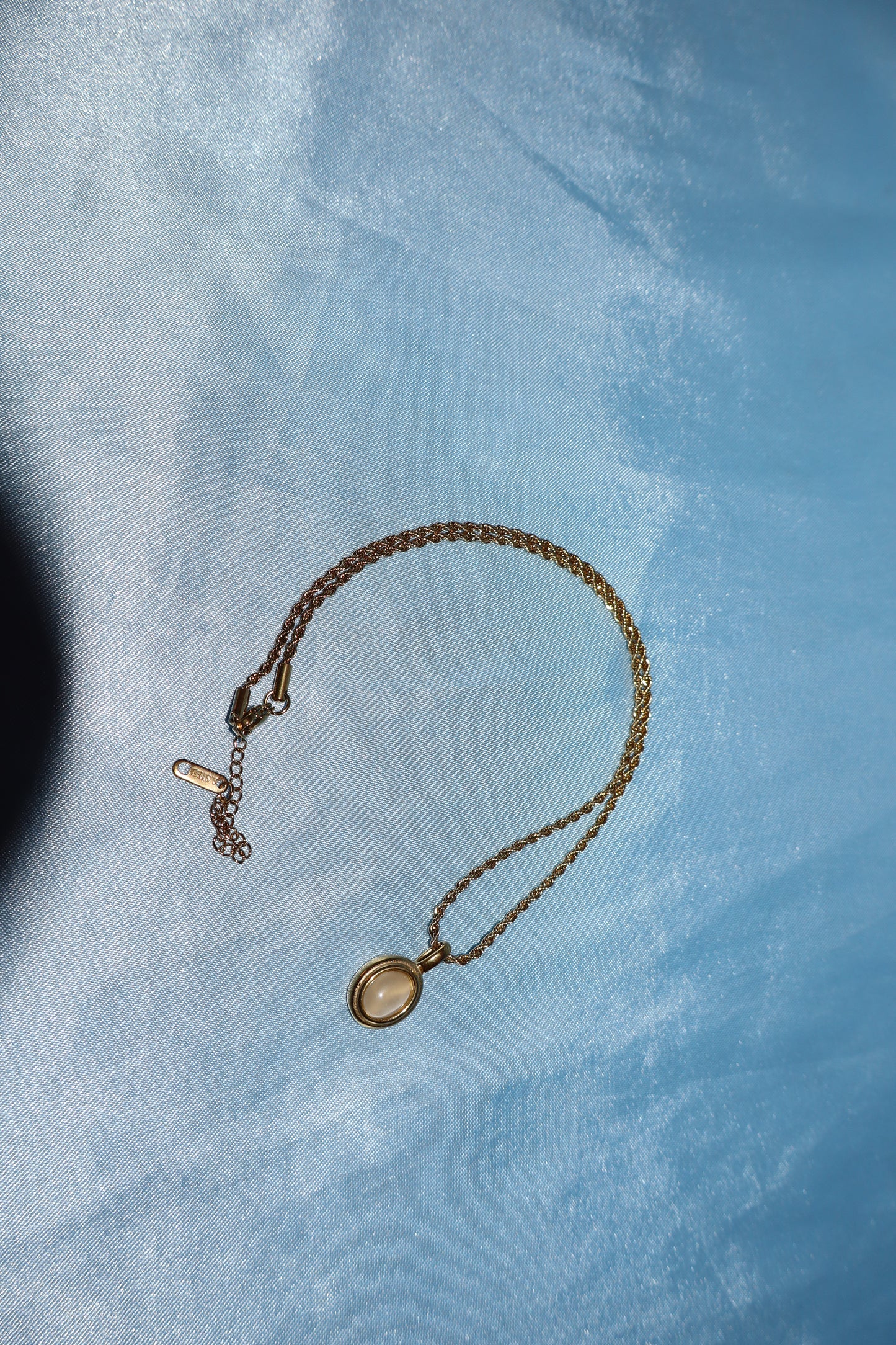 white stone pendant gold necklace