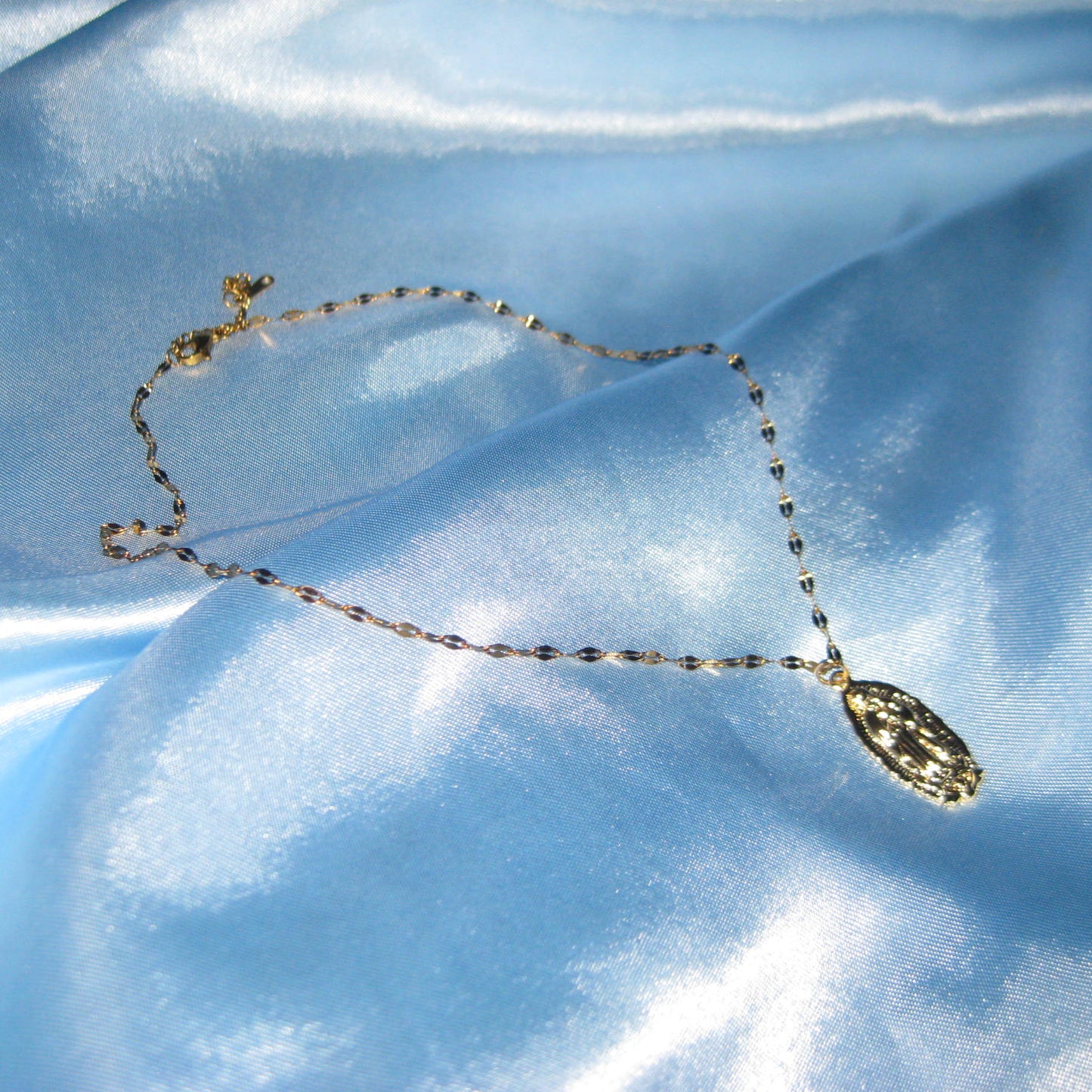 golden mother mary pendant necklace