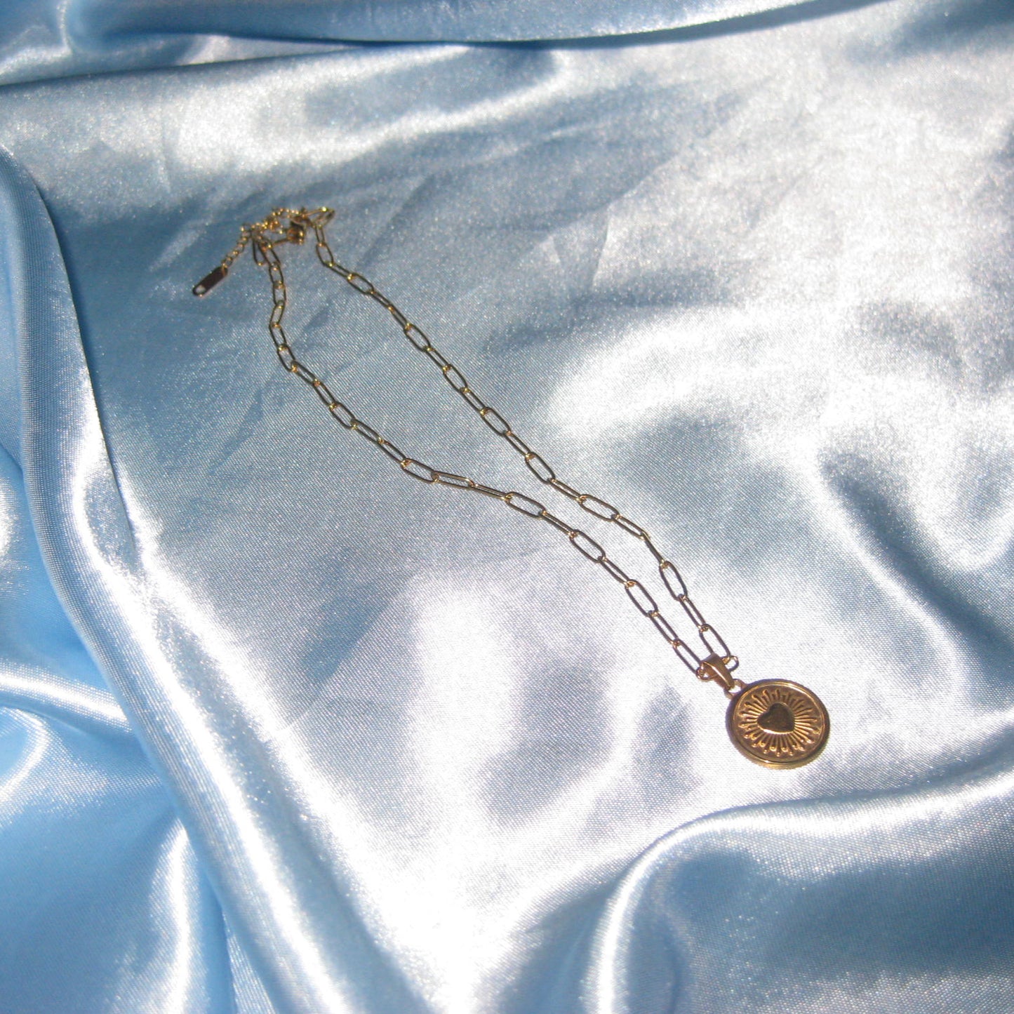 gold chainlink heart necklace