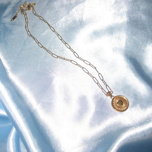 gold chainlink heart necklace