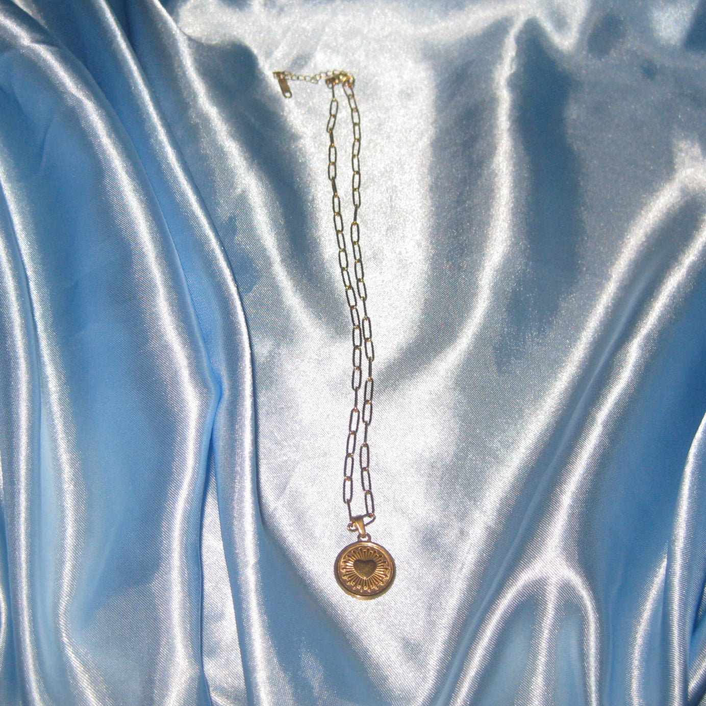 gold chainlink heart necklace