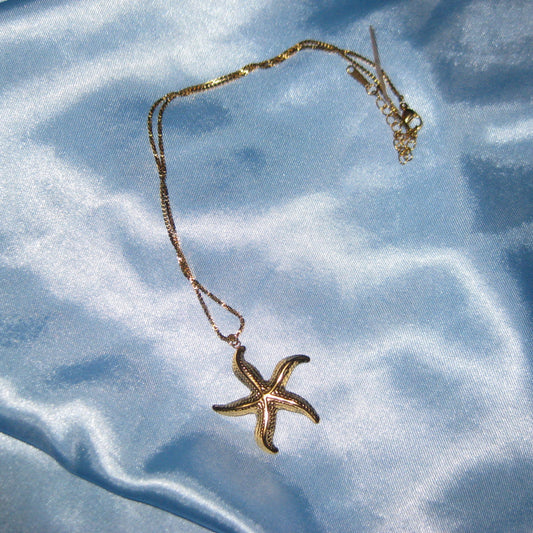 gold ribbed starfish necklace
